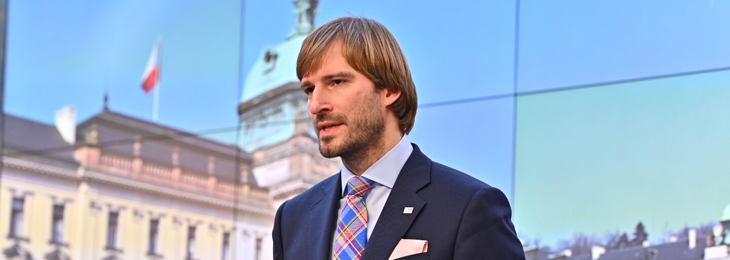 (Ne)odcházení Adama Vojtěcha. „Zůstane ve vládě až do konce,“ prohlásil Babiš