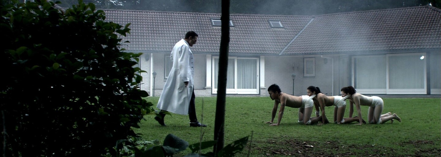 „Režisér Lidské stonožky je hrozbou pro společnost!“ Tom Six sdílí, co si o něm a jeho filmech myslí lidé