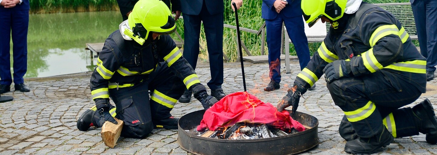 „Sbohem a šáteček!“ Podívej se na sestřih nejbizarnějších momentů Miloše Zemana