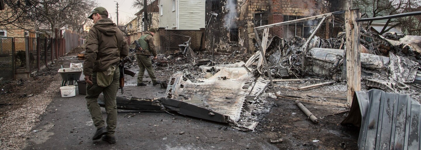 „Sláva Ukrajině,“ zvolal ukrajinský voják a Rusové ho zastřelili. Video dali na internet