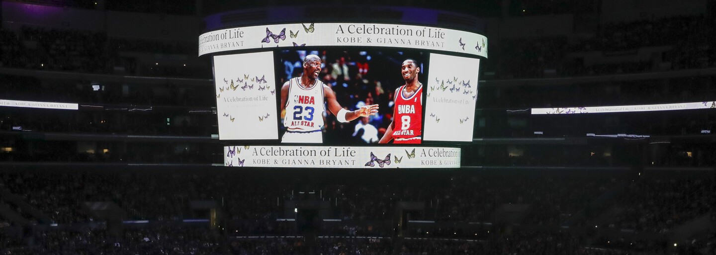 „Sme stále najlepší tím,“ povedala Vanessa Bryant na dojímavej rozlúčke s manželom Kobem a dcérou Gigi. Plakal aj Michael Jordan
