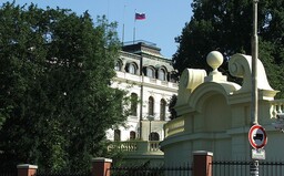 „V kufru jsem vezl dezinfekci a bonbony,“ tvrdí ruský agent, kvůli němuž mají tři pražští politici policejní ochranu