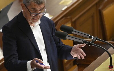 „Vyšetřujte si pohmatem svá varlata“, řekl Andrej Babiš během obstrukcí ve Sněmovně