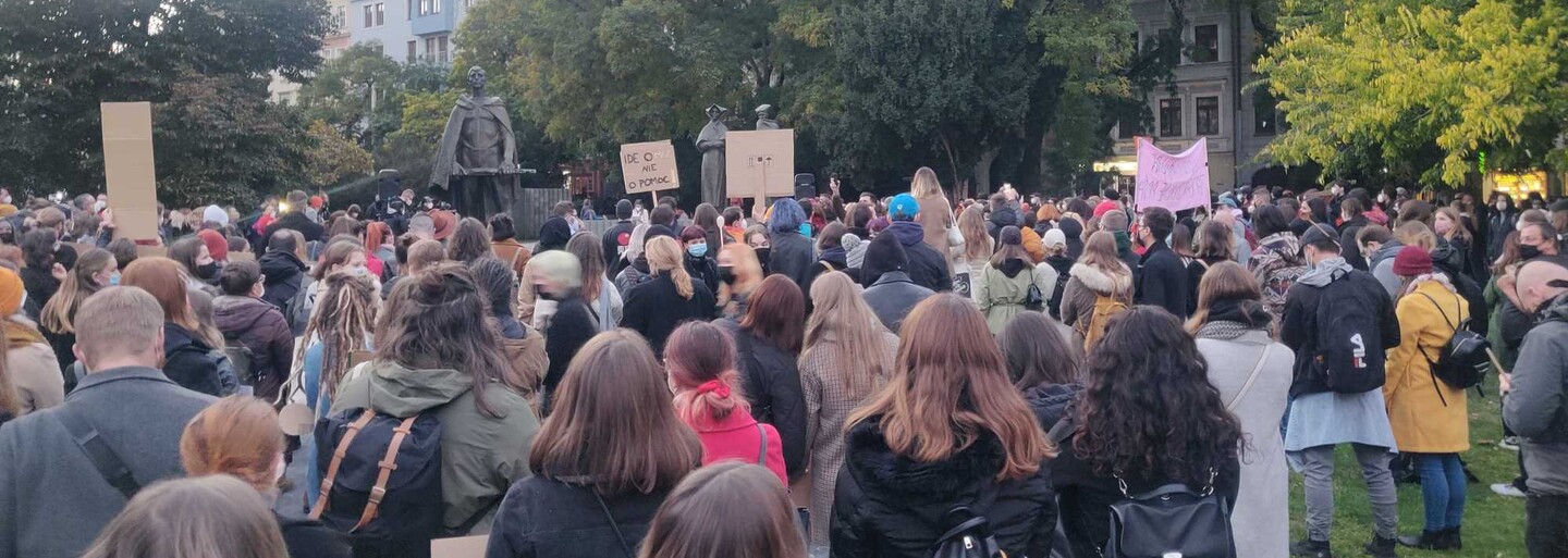 „Za odluku cirkvi od materníc.“ V Bratislave sa koná protest proti sprísneniu interrupcií