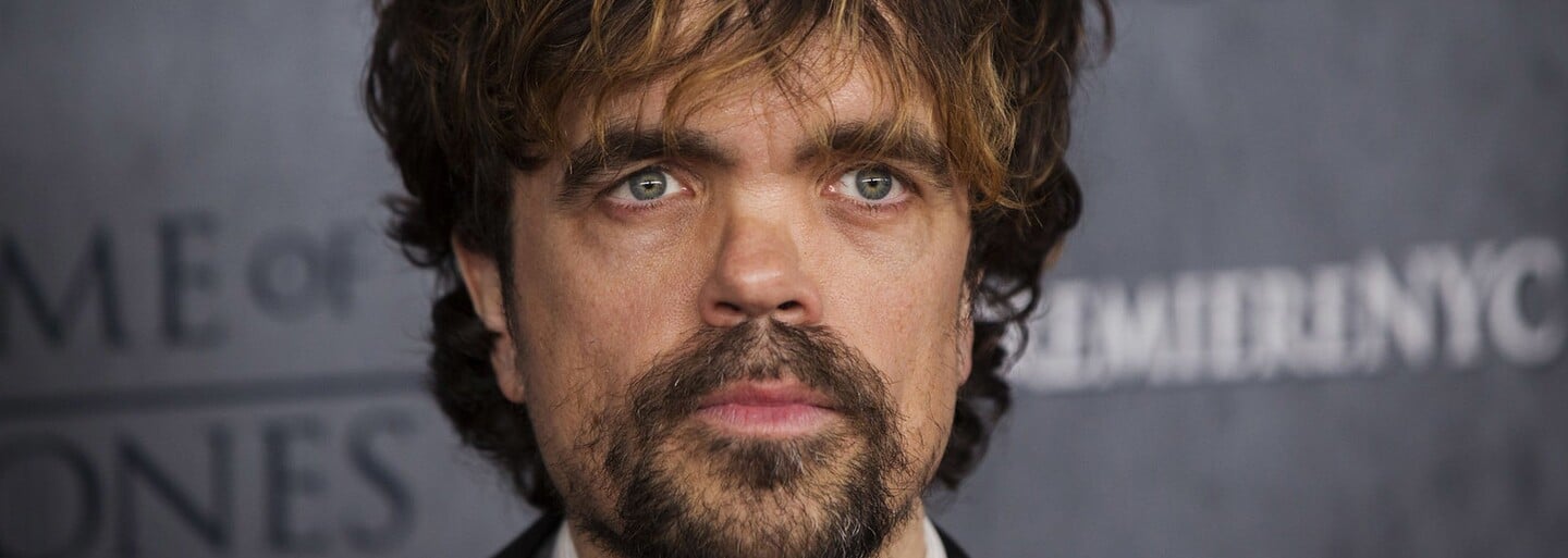 „Zas**ný zaostalý příběh.“ Herec Peter Dinklage kritizuje remake Sněhurky a sedmi trpaslíků od Disneyho