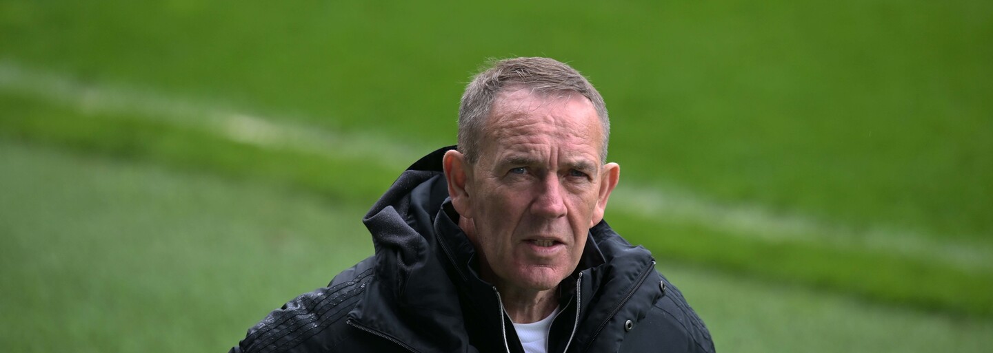 „Ženy jsou emocionálnější než muži,“ řekl manažer ženského fotbalového týmu Severního Irska. Za svůj výrok se omluvil