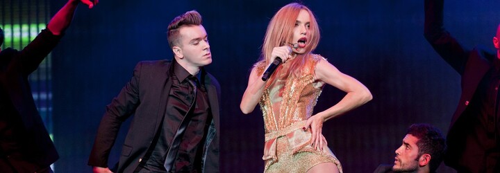 Turecká popová hvězda byla zatčena kvůli vtipu o náboženských školách