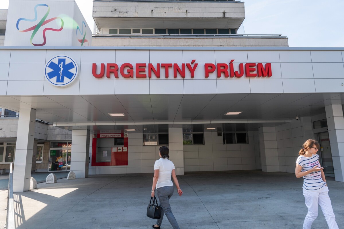Podľa vyhlášky, ktorú podpísal minister zdravotníctva Michal Palkovič, dôjde k postupnému zredukovaniu počtu detských ambulantných pohotovostí. Z terajších 61 majú do konca roka 2024 prevádzkovať 40.