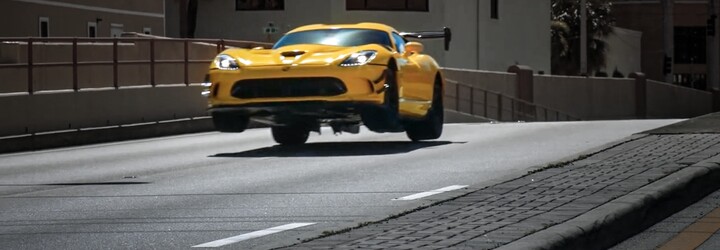 Legendární Dodge Viper se víceméně loučí v další perfektní reklamě od Pennzoilu