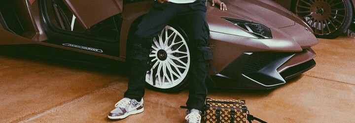 AJ 1 v úpravě Off-White™ či aktuálně populární SB Dunk. Dopřej si tenisky, které nosí Travis Scott