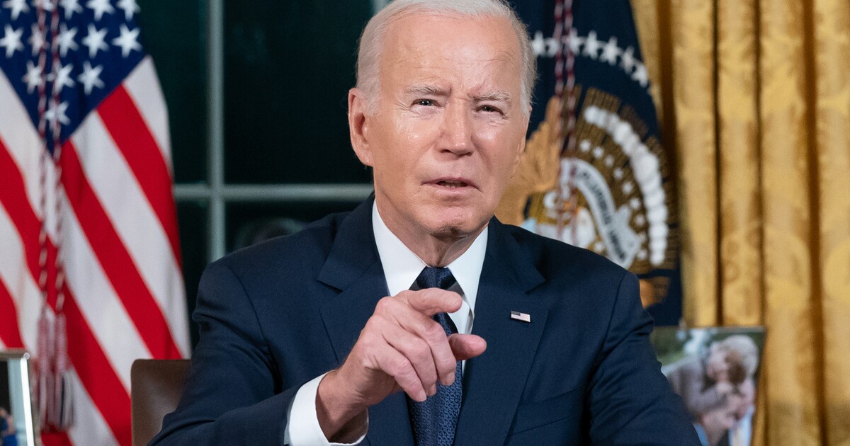 Biden přednesl vzácný projev. Nemůžeme nechat zvítězit teroristy z Hamásu ani tyrana Putina, řekl Američanům