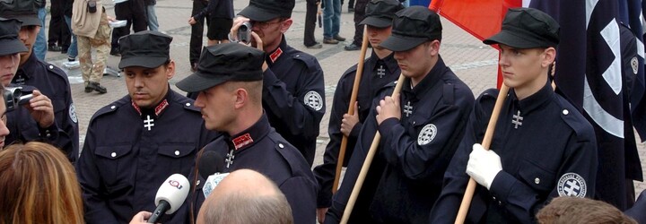 Kotleba bol podľa odborníka vždy neonacista, teraz to lepšie skrýva. Aké boli jeho začiatky v politike?