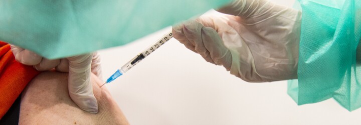 V neděli o půlnoci se otevře registrace k očkování pro věkovou skupinu 40+