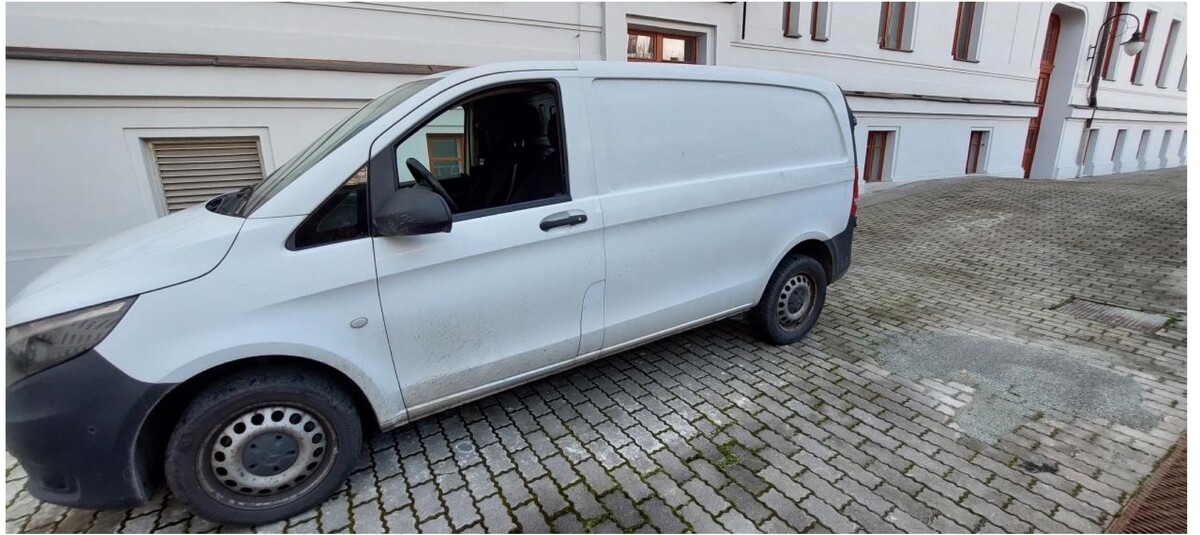 Auto na dražbu.