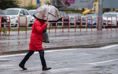 Předpověď počasí: Česko čeká ochlazení a déšť, objevit se mohou i bouřky.