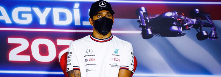 Bizarní Hamilton jako jediný na startu. Boj za LGBTI i rozbitá auta za miliony způsobily šílenství na závodech F1 v Maďarsku