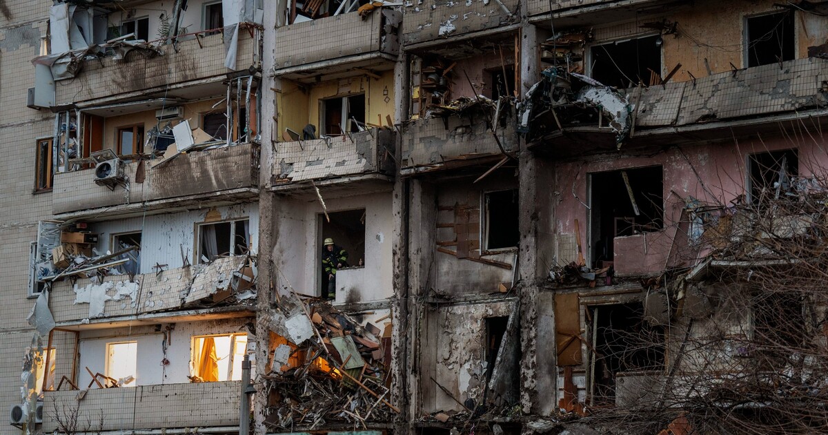 Největší dronový útok od začátku války. Rusové masivně útočili na Kyjev, zemřel civilista