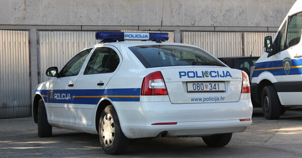 Kuriózní případ z Chorvatska: policie objevila nehybná těla dětí u rodinného domu, rodiče zatkli
