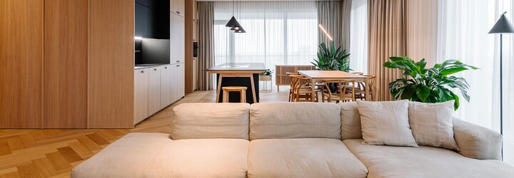 Penthouse v nadčasovom štýle na začiatku Petržalky s výhľadom na Hrad aj Sad Janka Kráľa