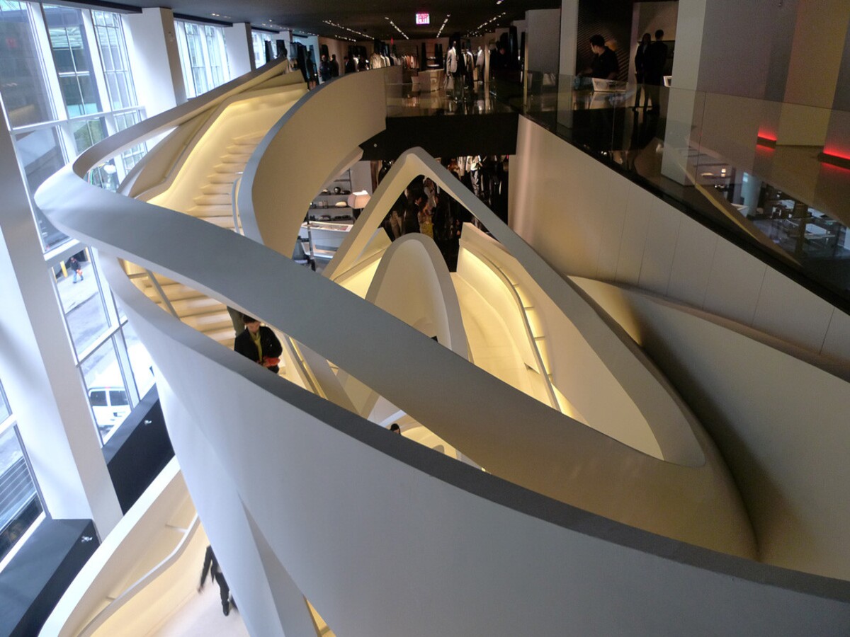 Butiku Armani v New Yorku dominuje masívne a netradičné schodisko. 