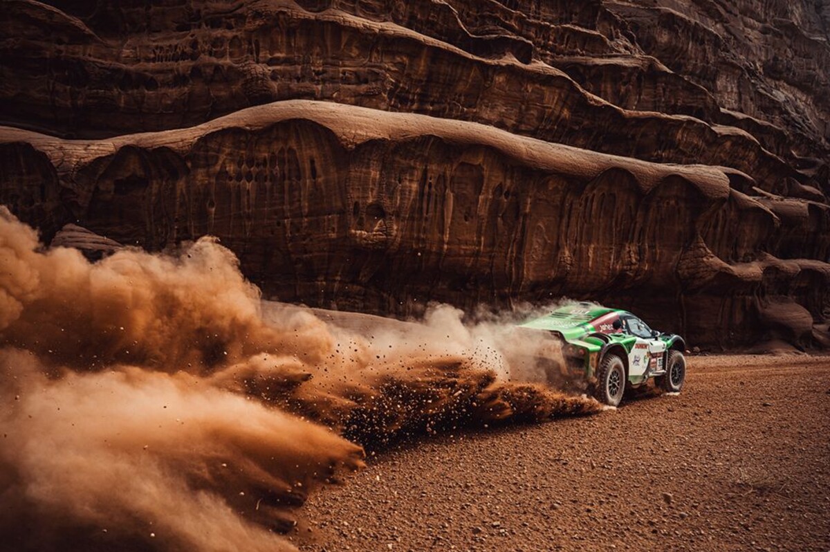 Kategorie: Motosport.
Jezdec Yasi Seidan manévruje během Rallye Dakar 2021 v Saúdské Arábii.