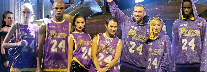 Internet kritizuje návrhára Philippa Pleina. Na prehliadke ku kolekcii venovanej Kobemu Bryantovi mal zlatú helikoptéru