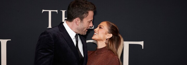 Jennifer Lopez a Ben Affleck se už podruhé zasnoubili. Zpěvačka se pochlubila diamantovým prstenem 