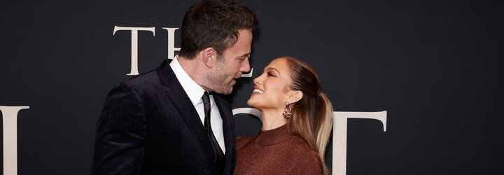Jennifer Lopez a Ben Affleck se už podruhé zasnoubili. Zpěvačka se pochlubila diamantovým prstenem