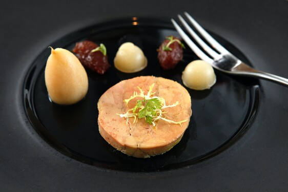 Foie gras je především francouzská kulinářská specialita z čerstvých husích nebo kachních jater. Historie této delikatesy sahá až do dob:
