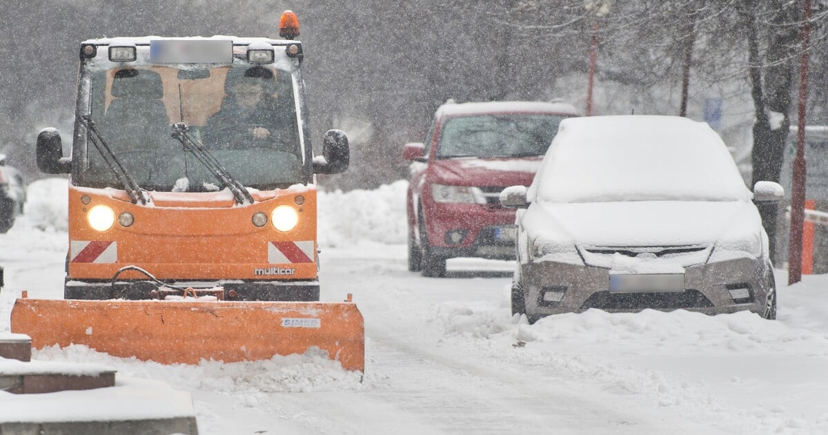 Zima se vrací. V těchto krajích platí výstraha před náledím, sněhovými jazyky a silným větrem