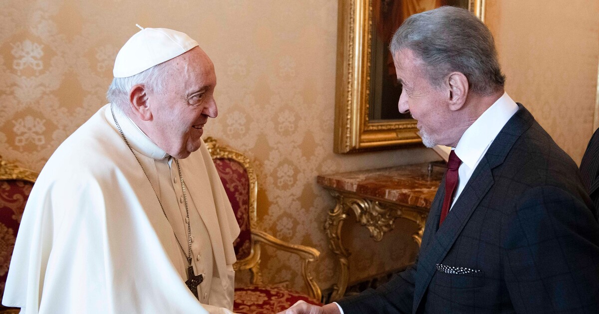 VIDEO: Zaboxujeme si? Sylvester Stallone a papež František si zavtipkovali během audience