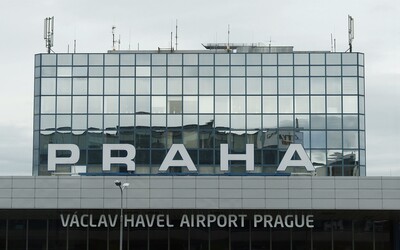 Na letišti v Praze zasahují policisté. Anonym nahlásil bombu na palubě letadla z Varšavy.
