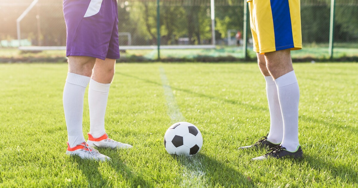 Pražský fotbalista napadl 18letého rozhodčího. Zničil mu dres a nadával do č***ků