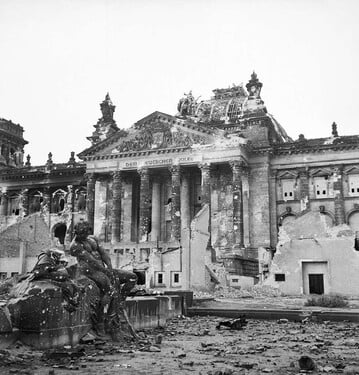 Kedy Berlín oficiálne kapituloval?