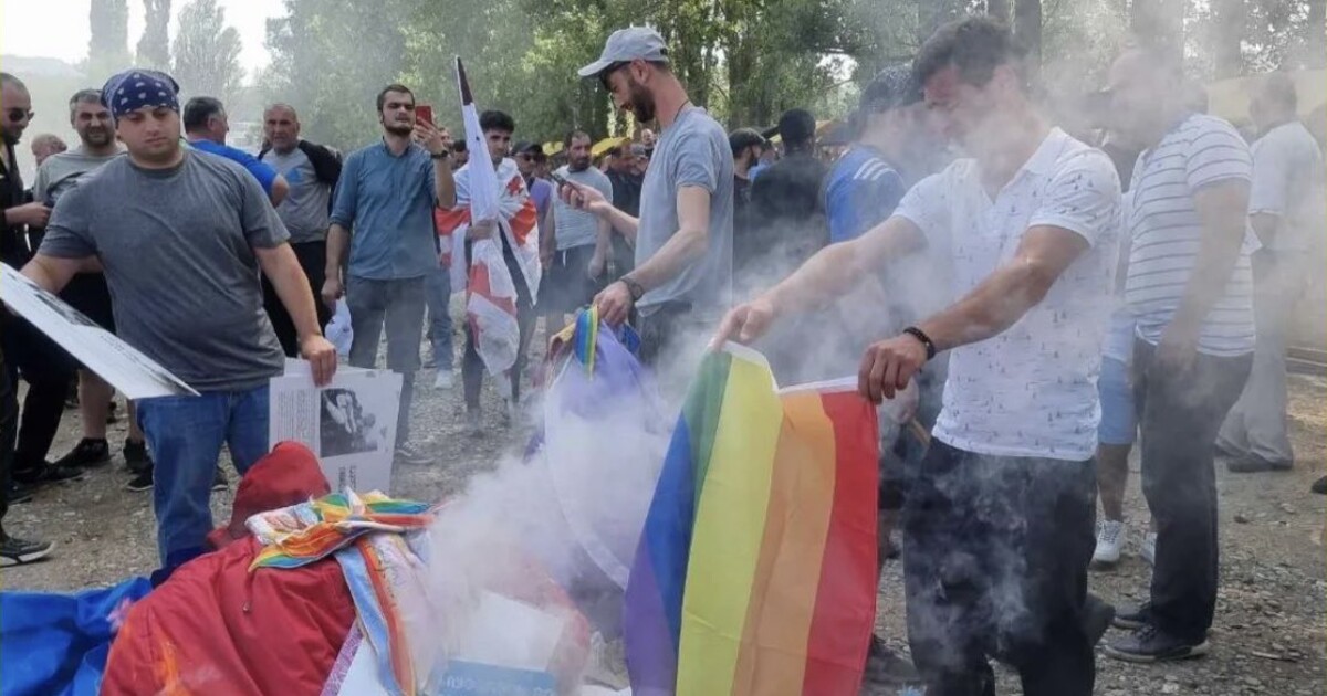 VIDEO: Gruzínský Pride narušili demonstranti. Účastníky akce musela evakuovat policie