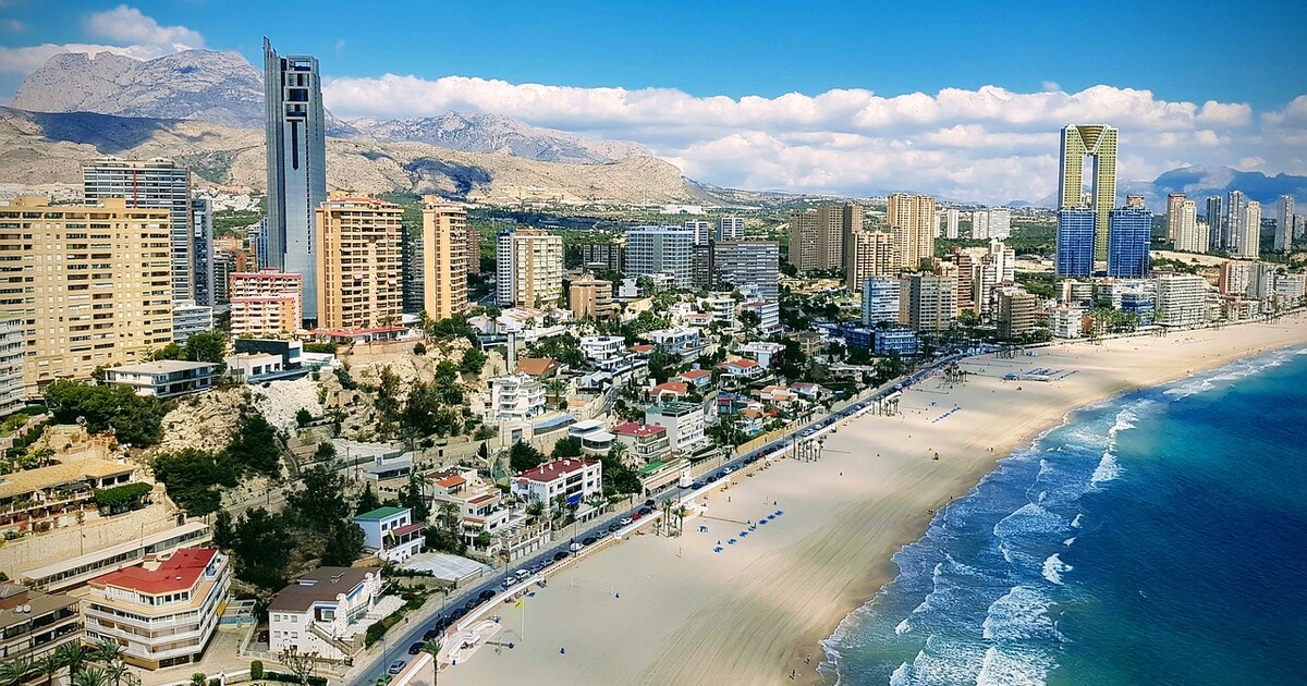 Nebezpečné fekální bakterie kontaminovaly vodu na dvou evropských plážích. Úřady zakázaly koupání