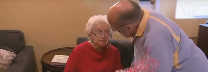 Své ženě dává na Valentýna 39 let stále stejný dárek. Pro staříka má tradice mimořádný význam