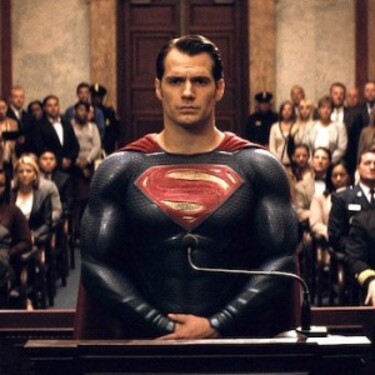 BvS: Prečo si Superman počas výsluchu nevšimol, že sa v miestnosti nachádza bomba?