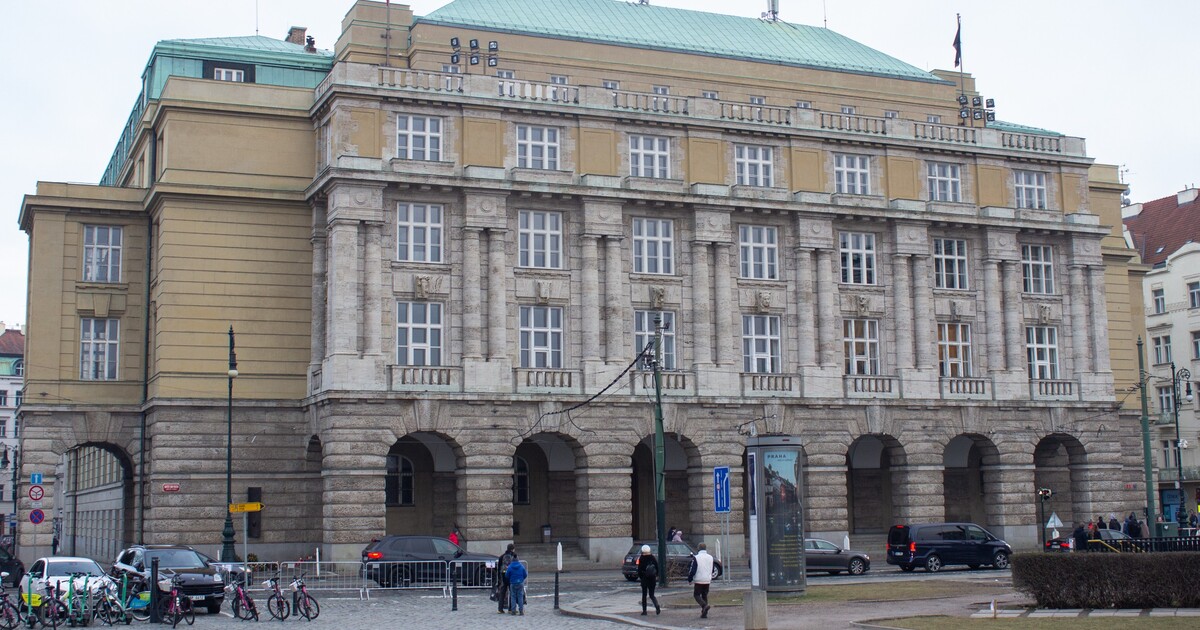 Zásah na Filozofické fakultě z minulého týdne objasněn. Němka psala krví nenávistnou zprávu