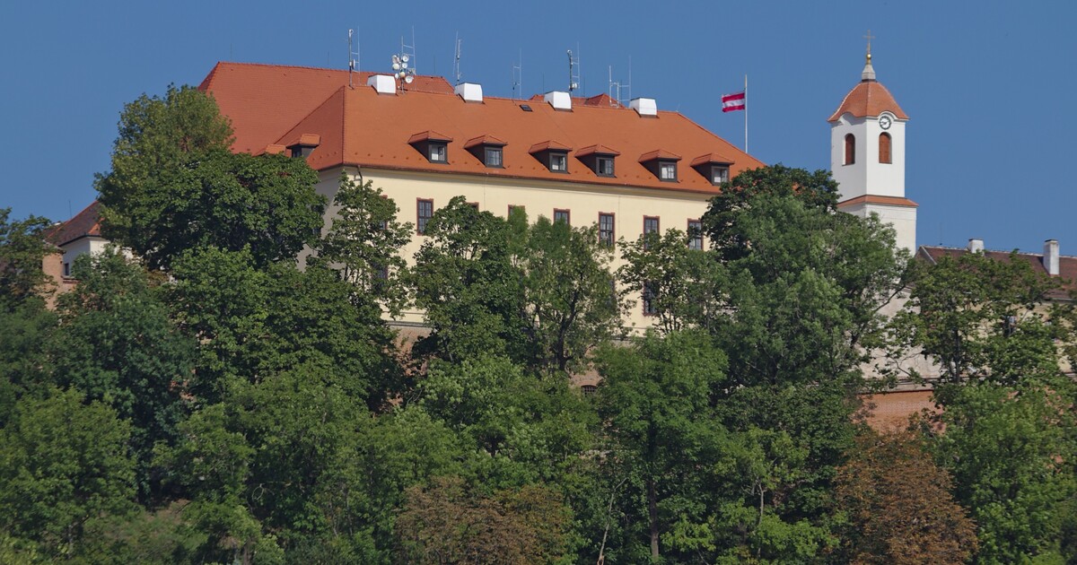 Slovák to v Brně přehnal s rozlučkou se svobodou. Z hradeb shodil cizího člověka, hrozí mu 18 let ve vězení