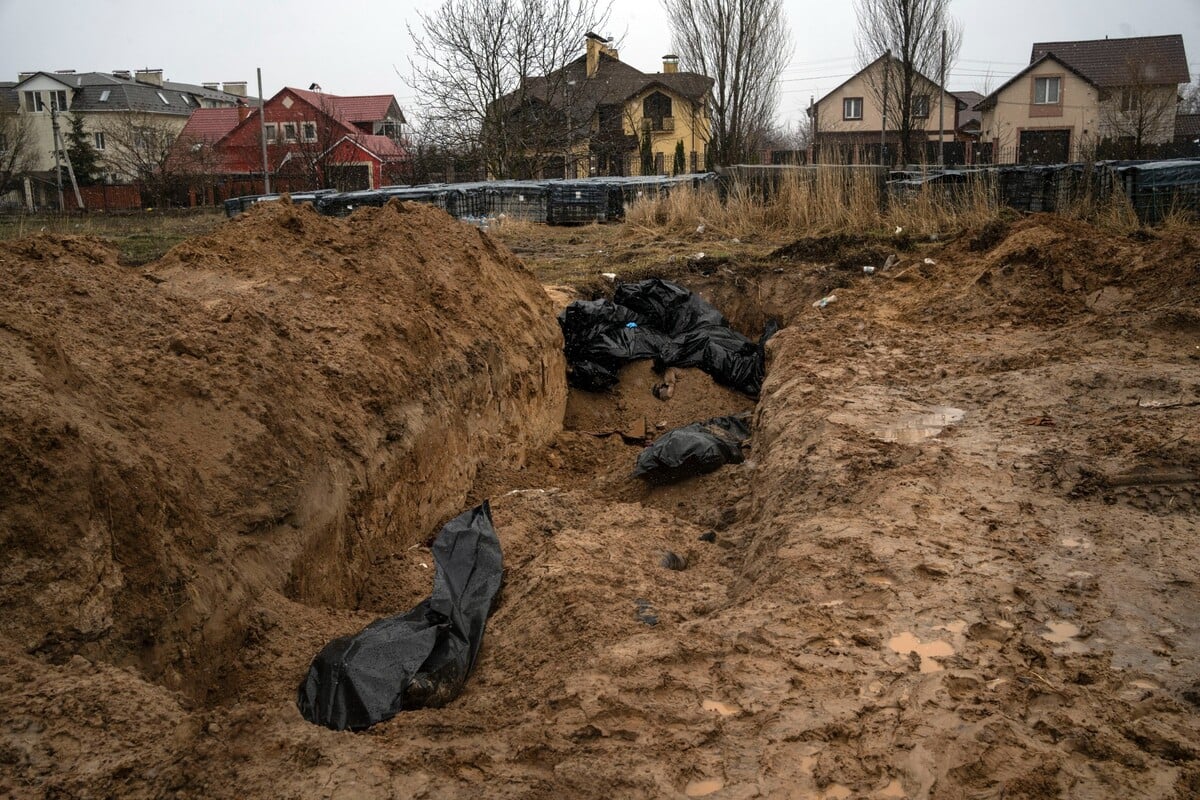 Válka na Ukrajine | Masový hrob | Buča