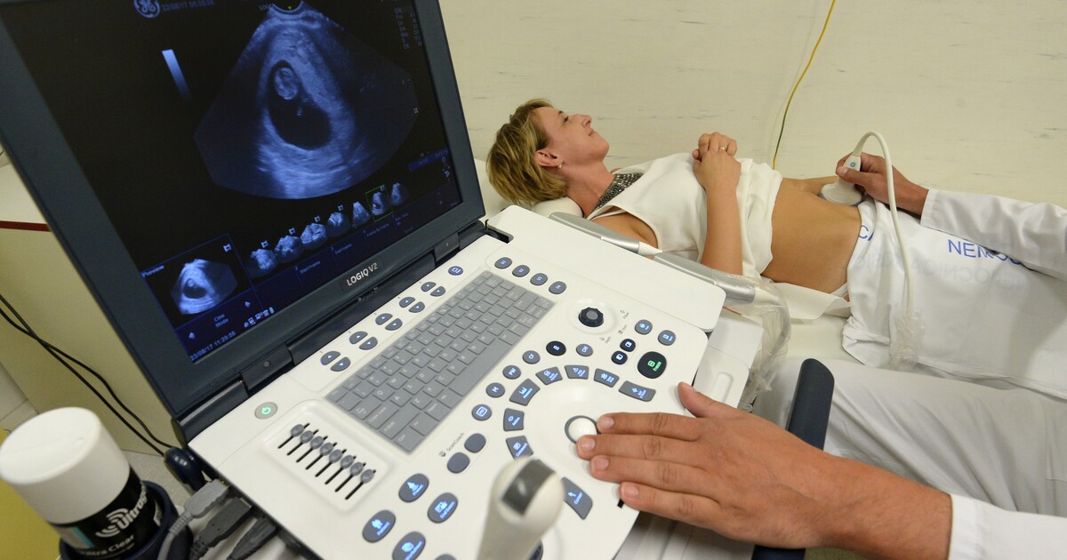 Liberecký gynekolog „si kupoval“ děti chudých rodičů. Teď ve vazbě během vyšetřování spáchal sebevraždu