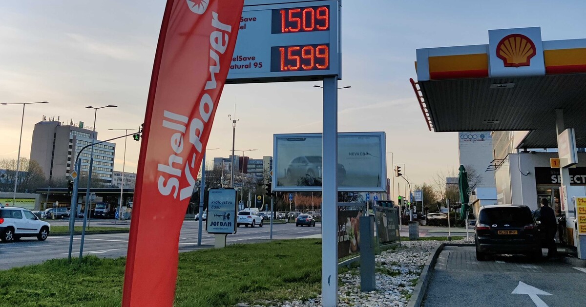 Pumpy v Česku začnou přecházet na ekologičtější benzín. Se starší károu už si možná nenatankuješ