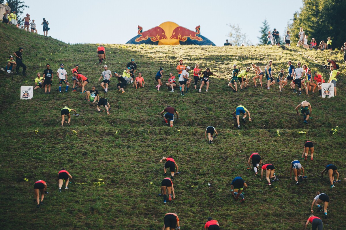 Štafeta na Red Bull 400 na Štrbskom plese.