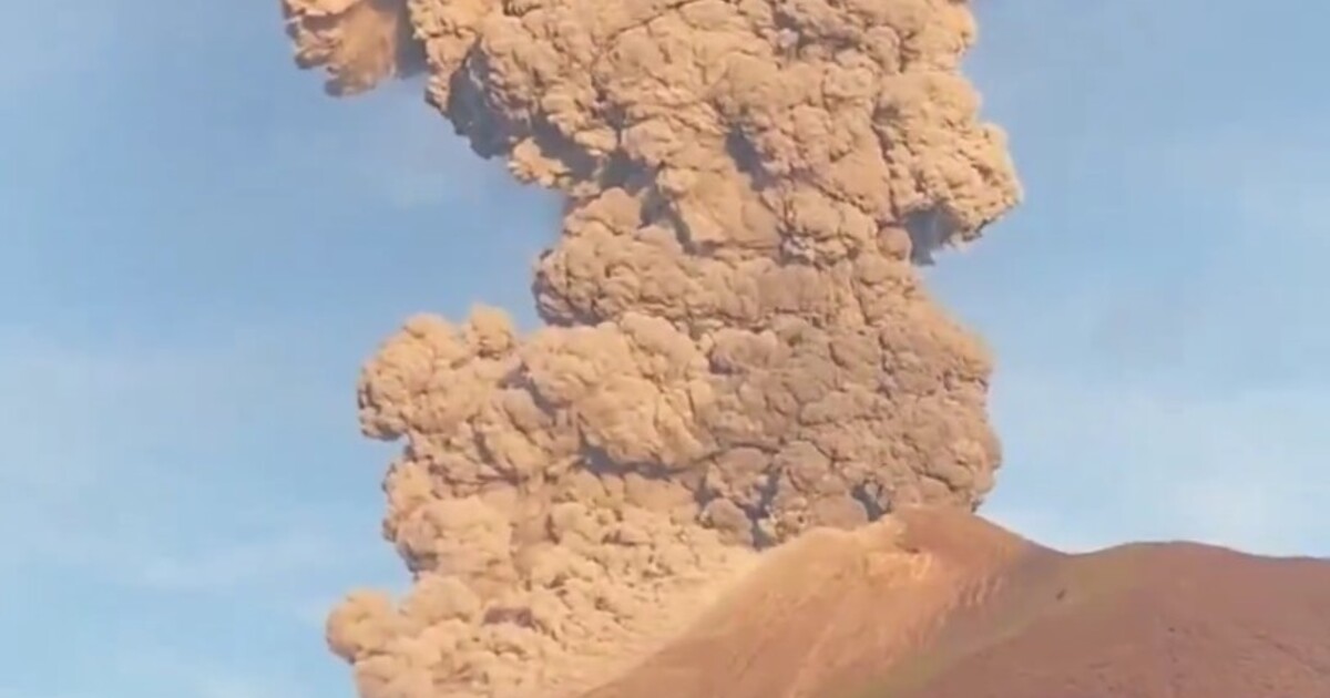 VIDEO: Sopka Kanlaon se opět probudila. Kouř dosahuje výšky čtyř kilometrů