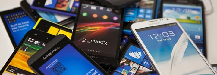 Ako sú na tom Slováci s používaním smartfónov? Veľa z nás bez nich ani len nedokáže zaspať