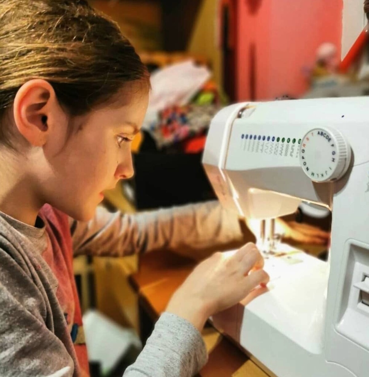 Barbora, Ondrej a Lucka sa učia samoriadene. Učia sa to, čo ich baví a ich deň tvoria rôzne zábavné aktivity.