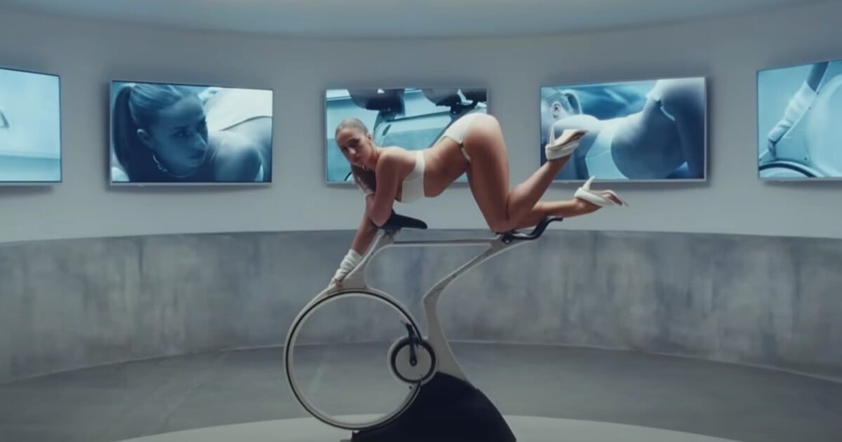 VIDEO: Tate McRae vydala svůj nejžhavější videoklip. Píseň doprovodí film o formulích s Bradem Pittem