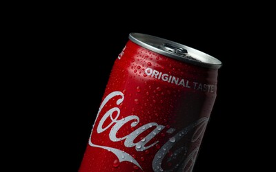 Organizátoři summitu OSN o klimatu schytali ostrou kritiku za uzavření sponzorské dohody s Coca-Colou.