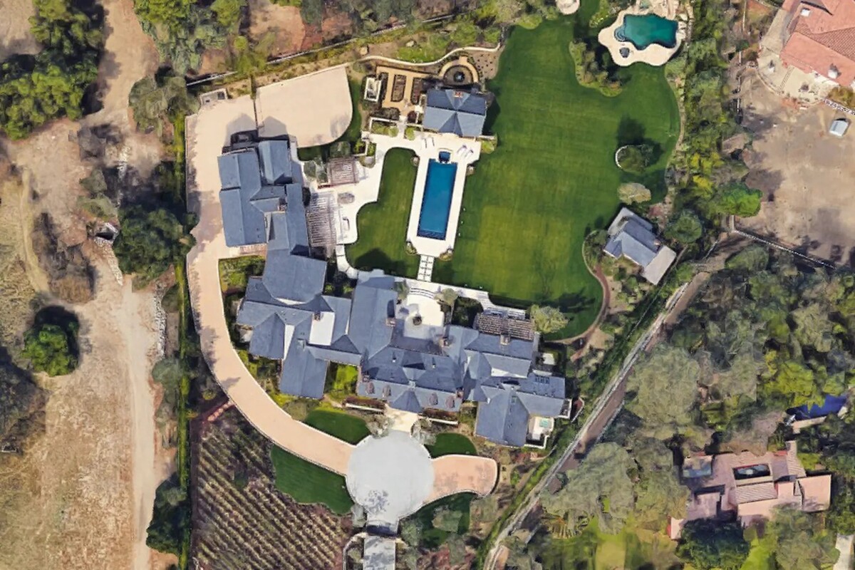 Jedno z luxusných sídiel Kanyeho Westa, ktoré sa nachádza v časti Hidden Hills v Los Angeles.